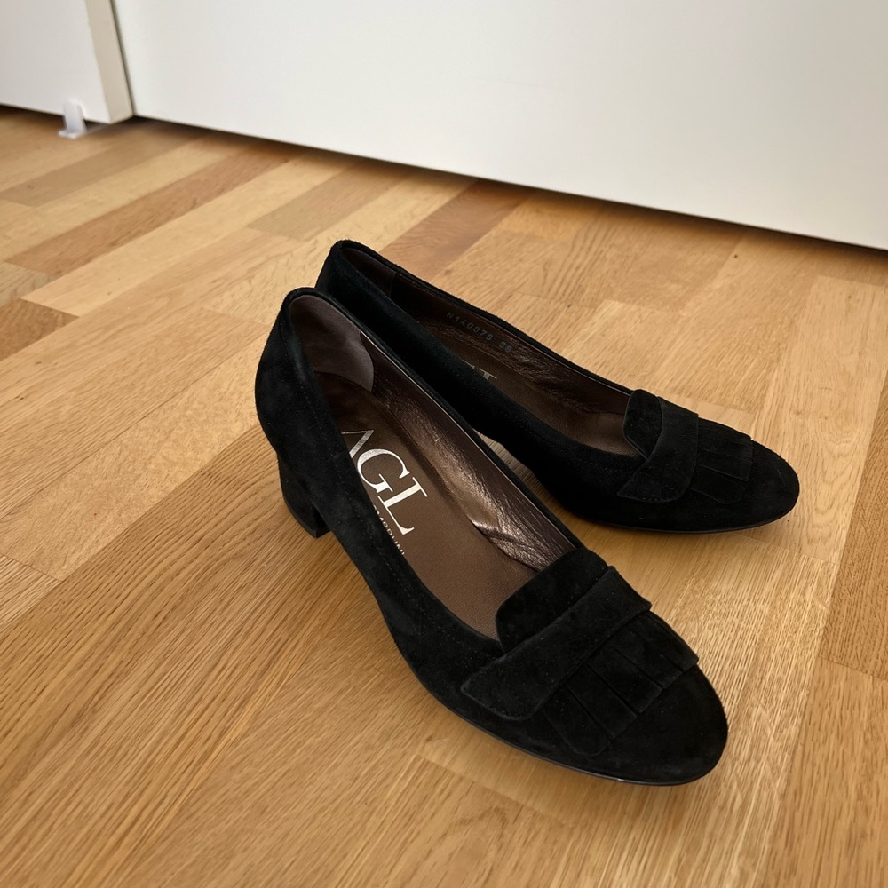 AGL Attilio Giusti Leombruni Black Suede Heels - 7.5 (38) *Great Condition*